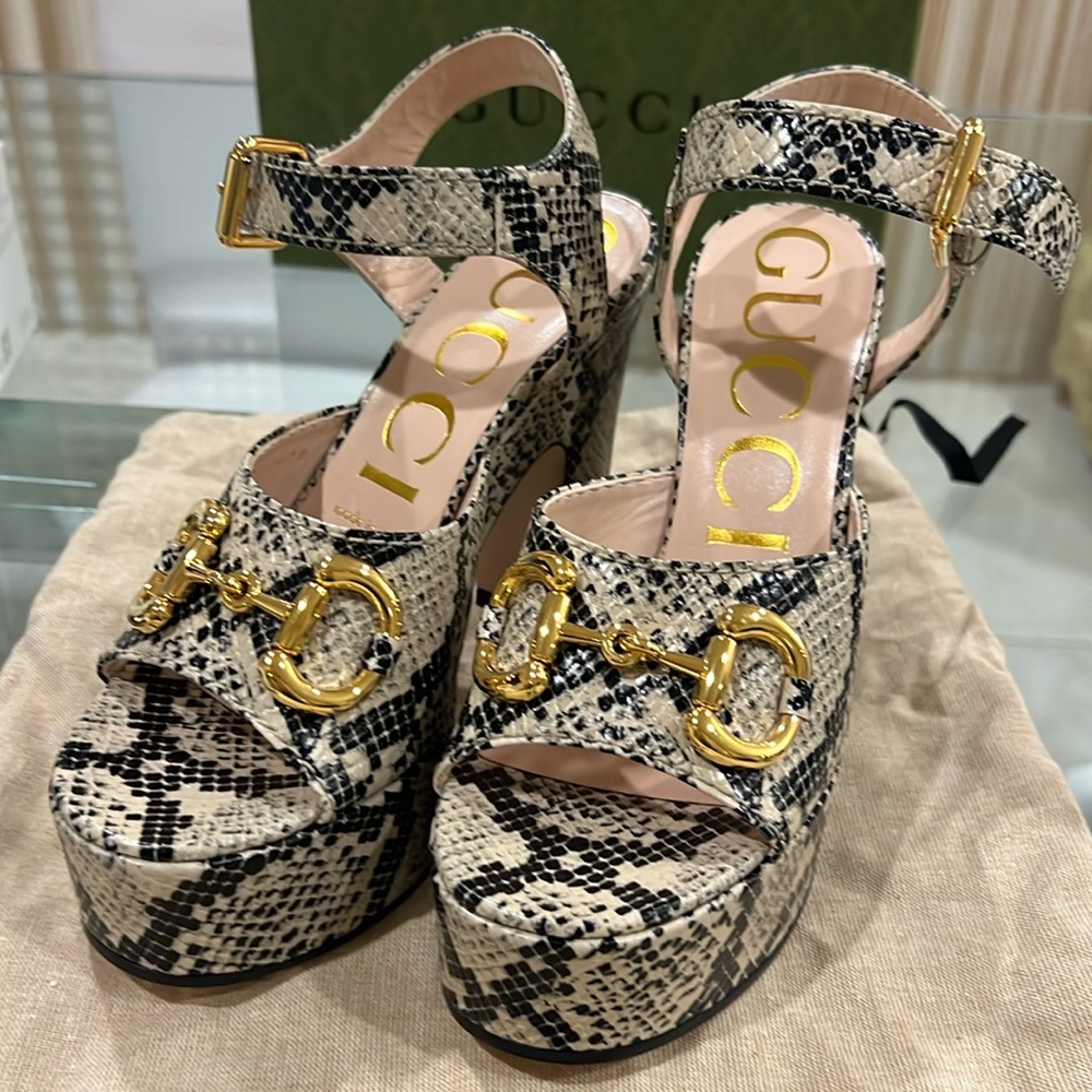 🔥🔥🔥Authentic Gucci Python Calf Print Sandals